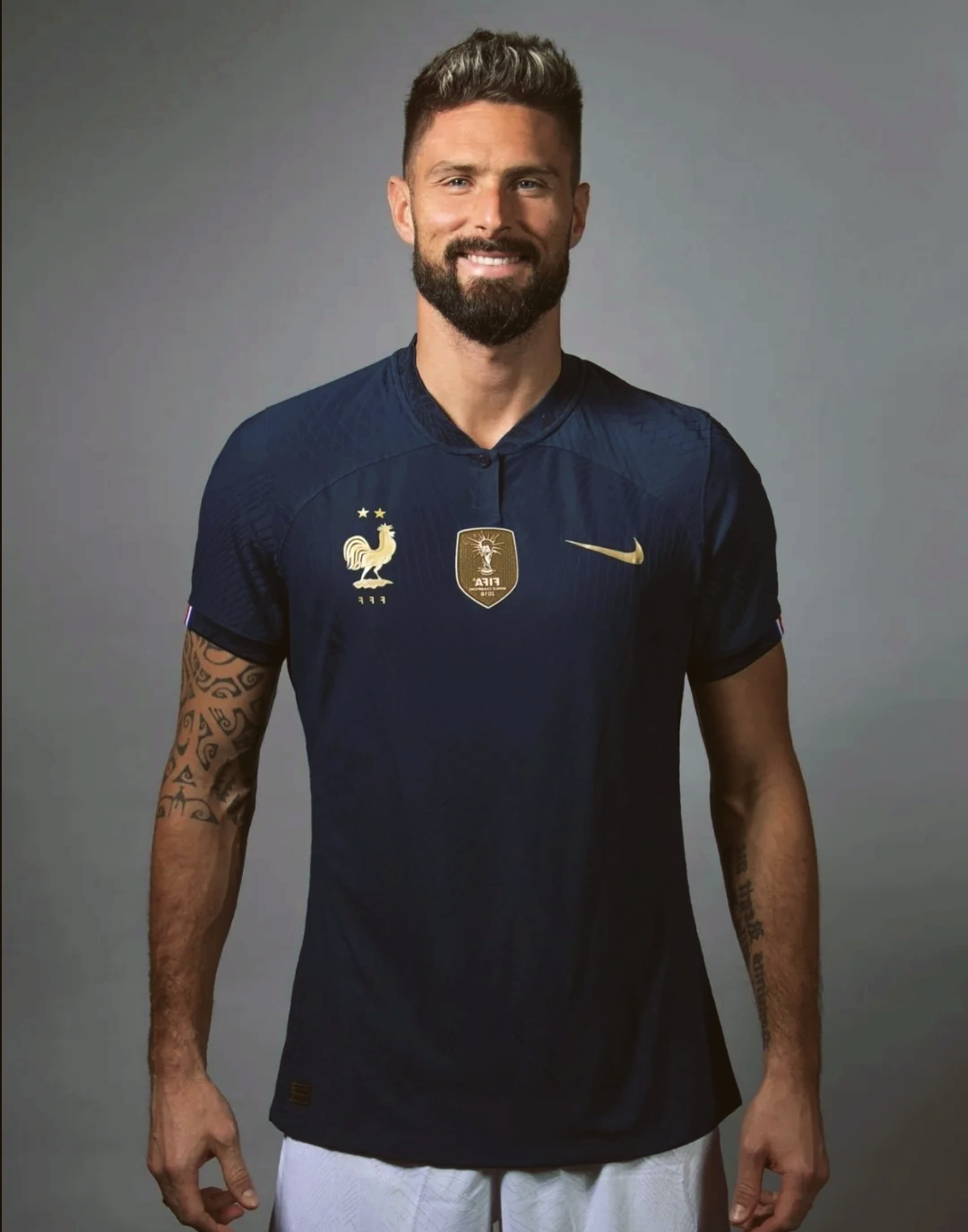 足球国际比赛中球员风采独特