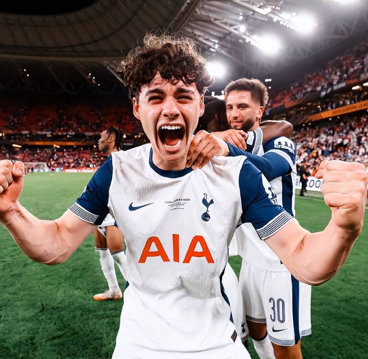 开云体育官方网站-包含热刺战术整齐有序，英格兰足球冠军奖杯仅一步之遥的词条