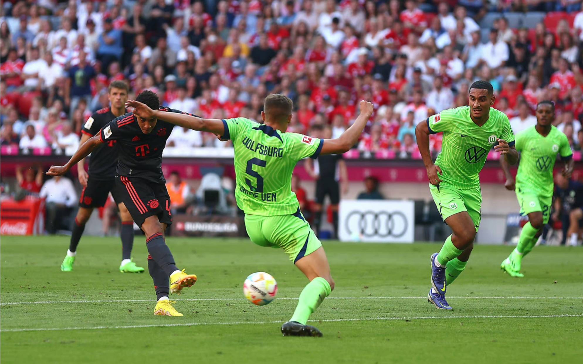 包含沃尔夫斯堡将在沙尔克主场进行对决的词条