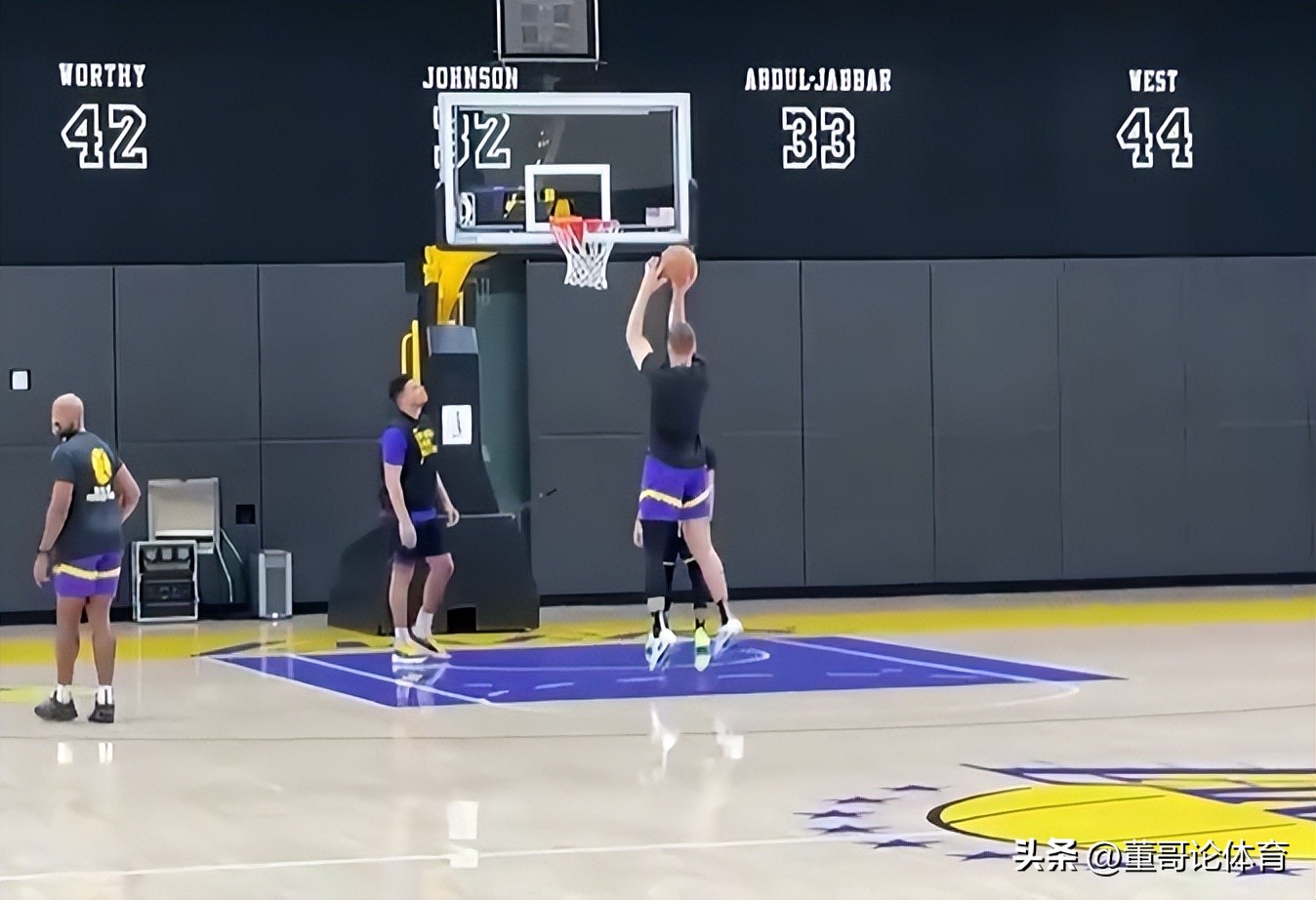 开云平台-包含史密斯疯狂抢断率队领先进攻的词条