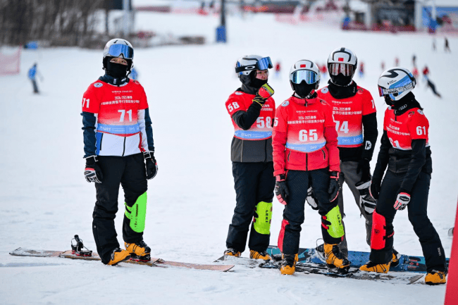 开云APP-滑雪比赛强势崭露头角