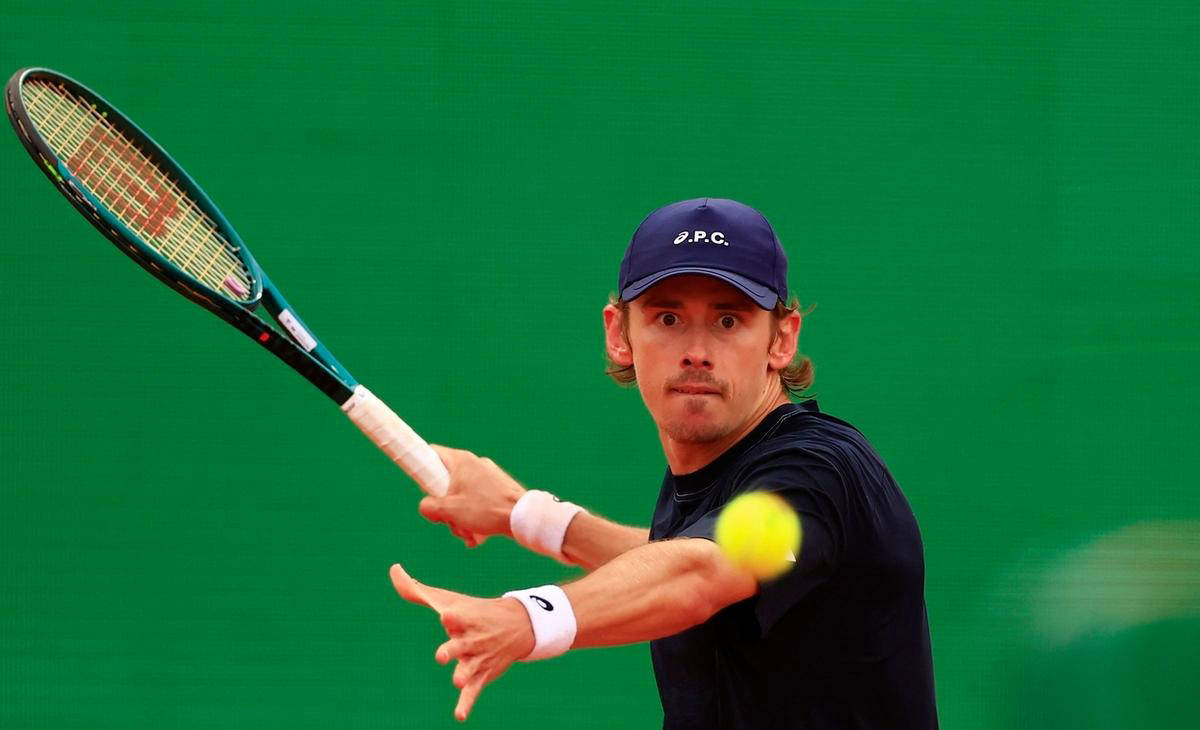 网球项目：西班牙选手逆转胜利