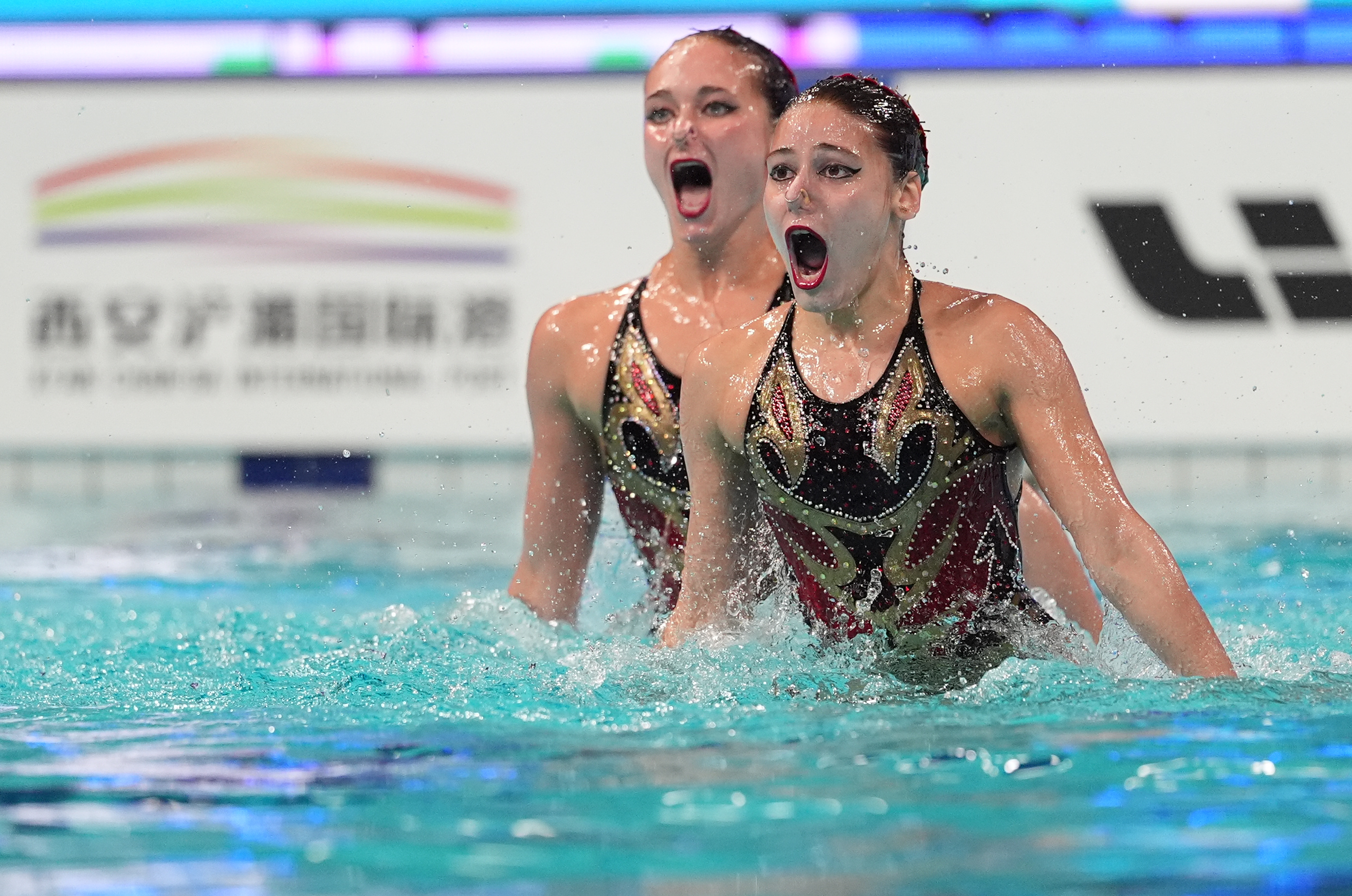 开云体育中国-关于南非游泳选手表现出色携手晋级的信息