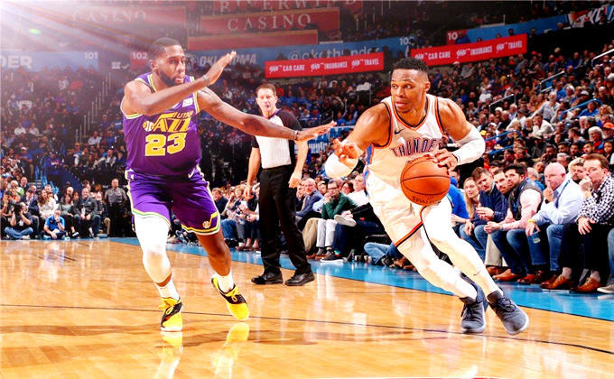 关于爵士队遭遇困境，战绩一落千丈的信息