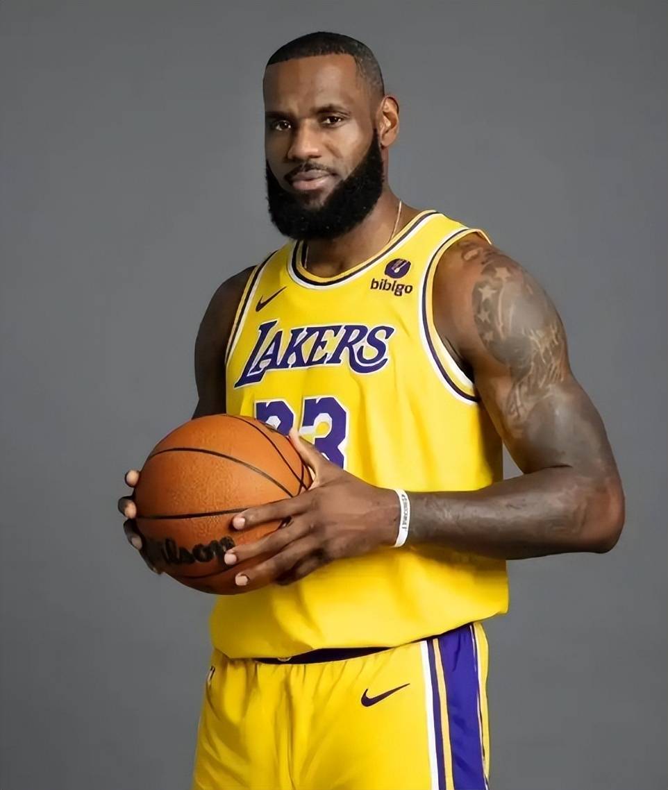 开云体育APP下载-包含詹皇领跑领袖投票，成为最佳球员候选人的词条