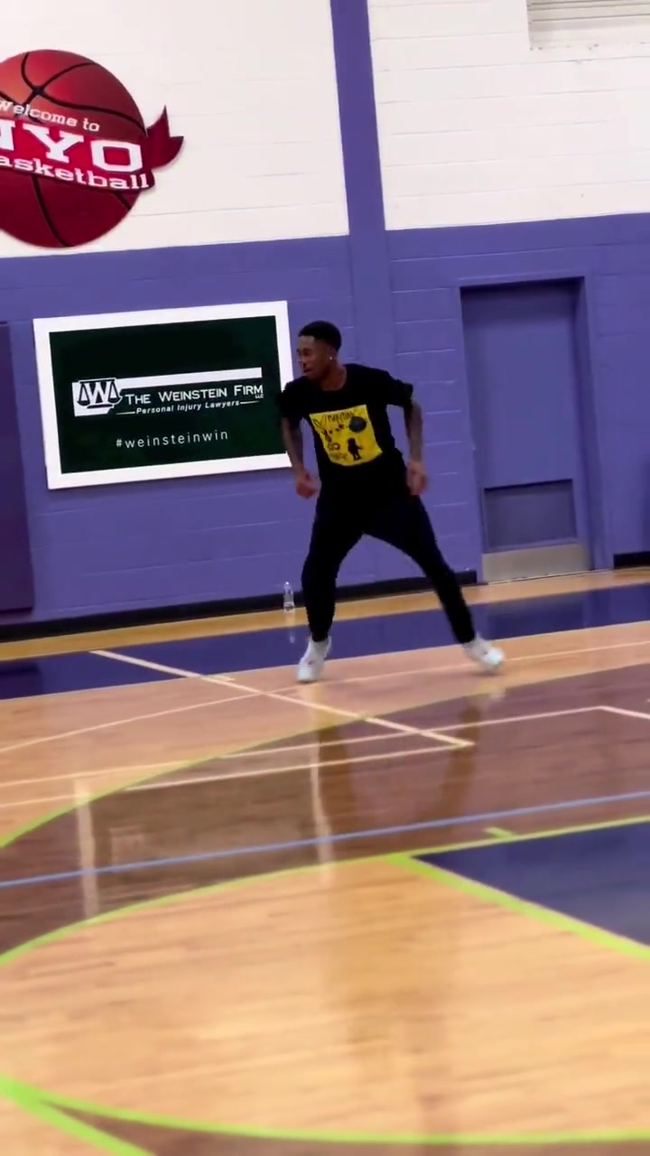 关于球员技术高超，比赛节奏丝滑般流畅的信息