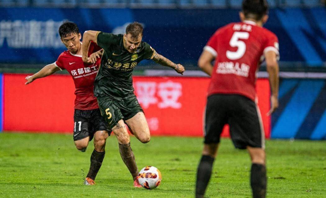 鲁能力克对手，赢得关键胜利的简单介绍