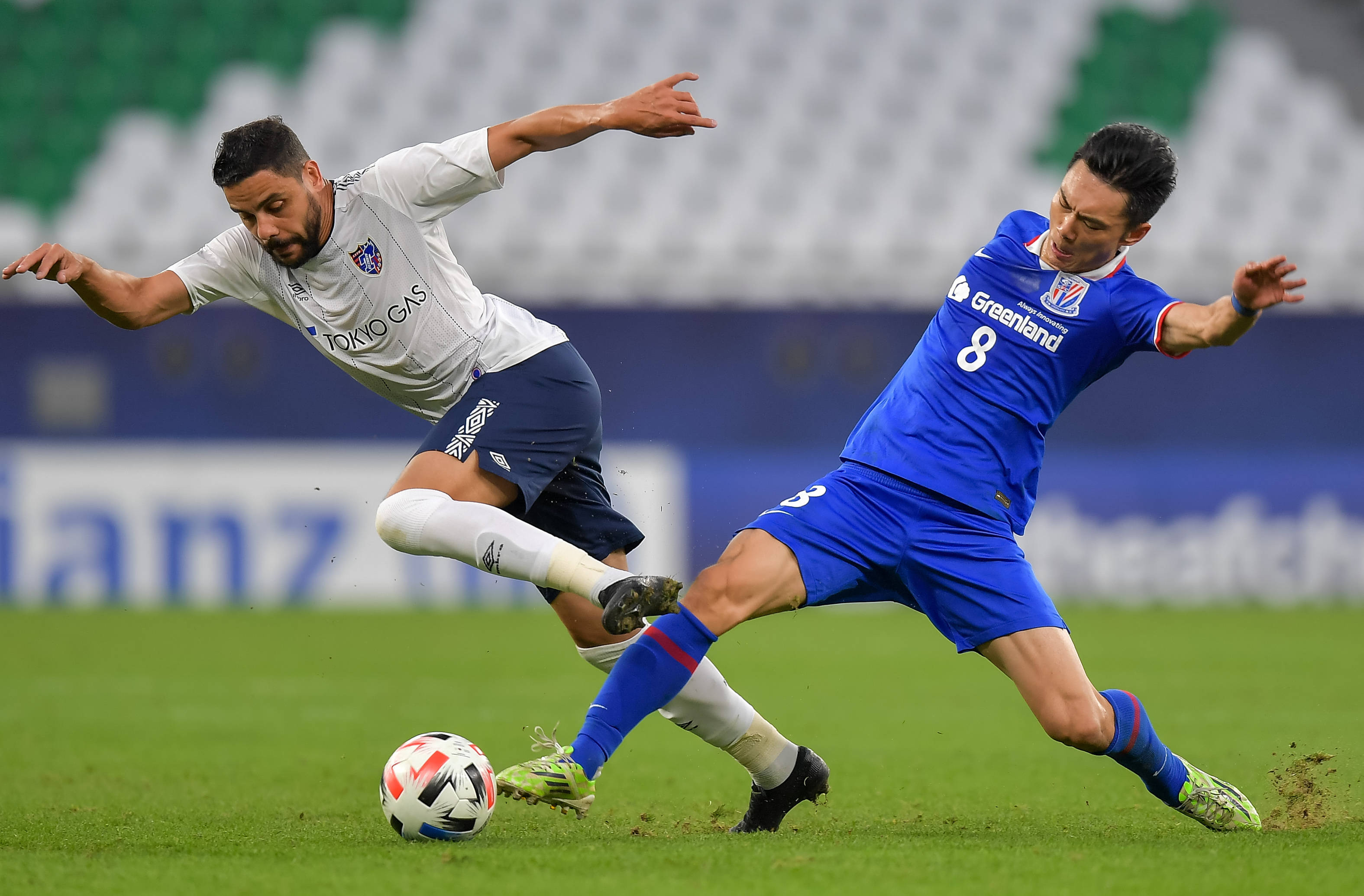 开云体育入口-国际足球赛事现场气氛热烈紧张