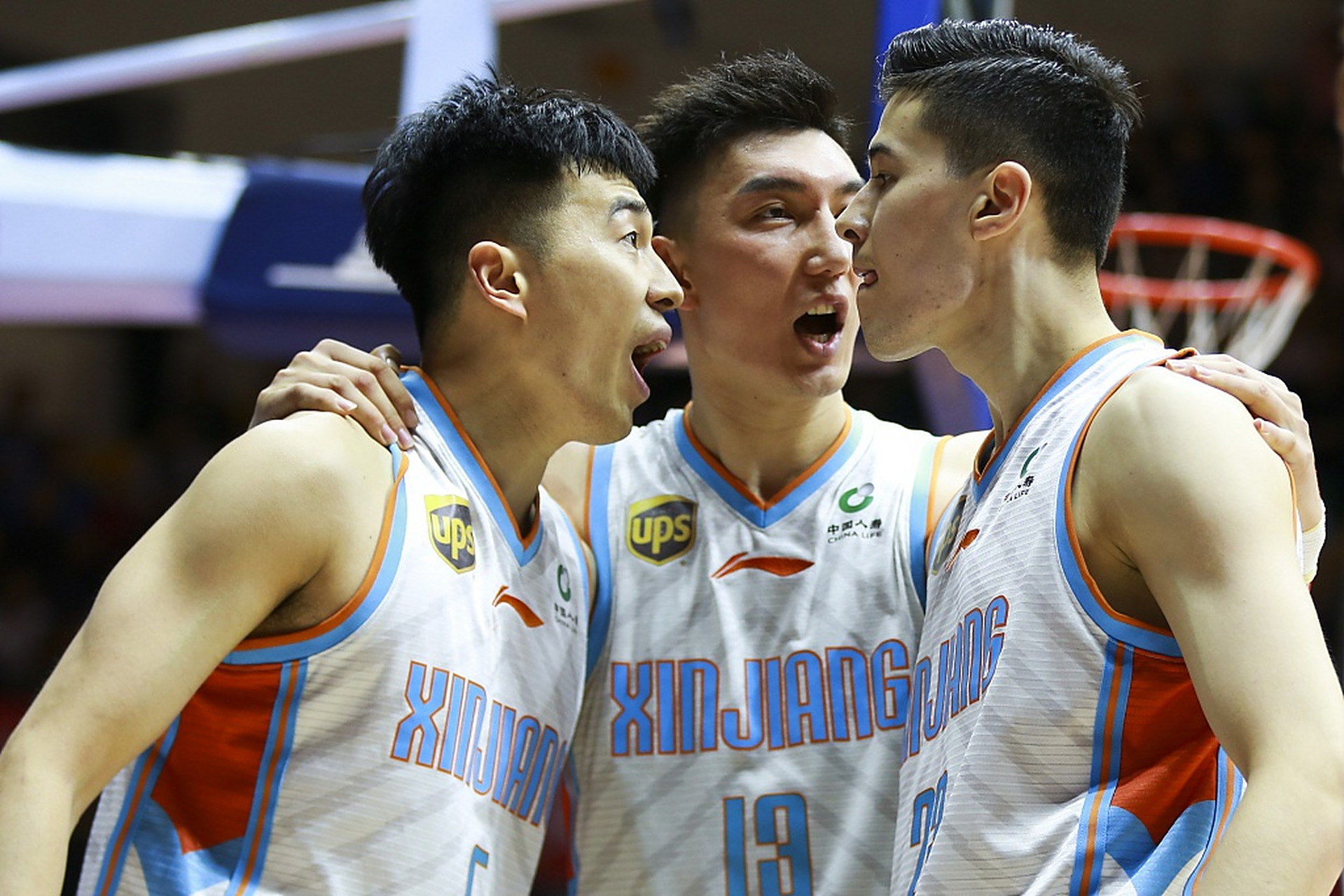 开云体育下载-两队队员拼尽全力，为总冠军奋战