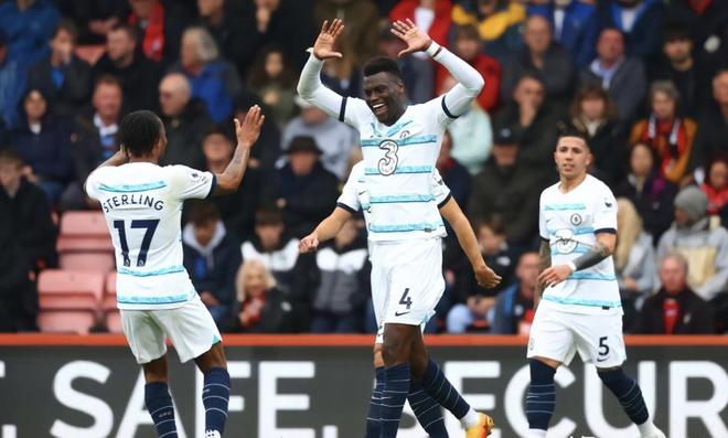 曼城豪取十连胜，英超冠军领先优势扩大