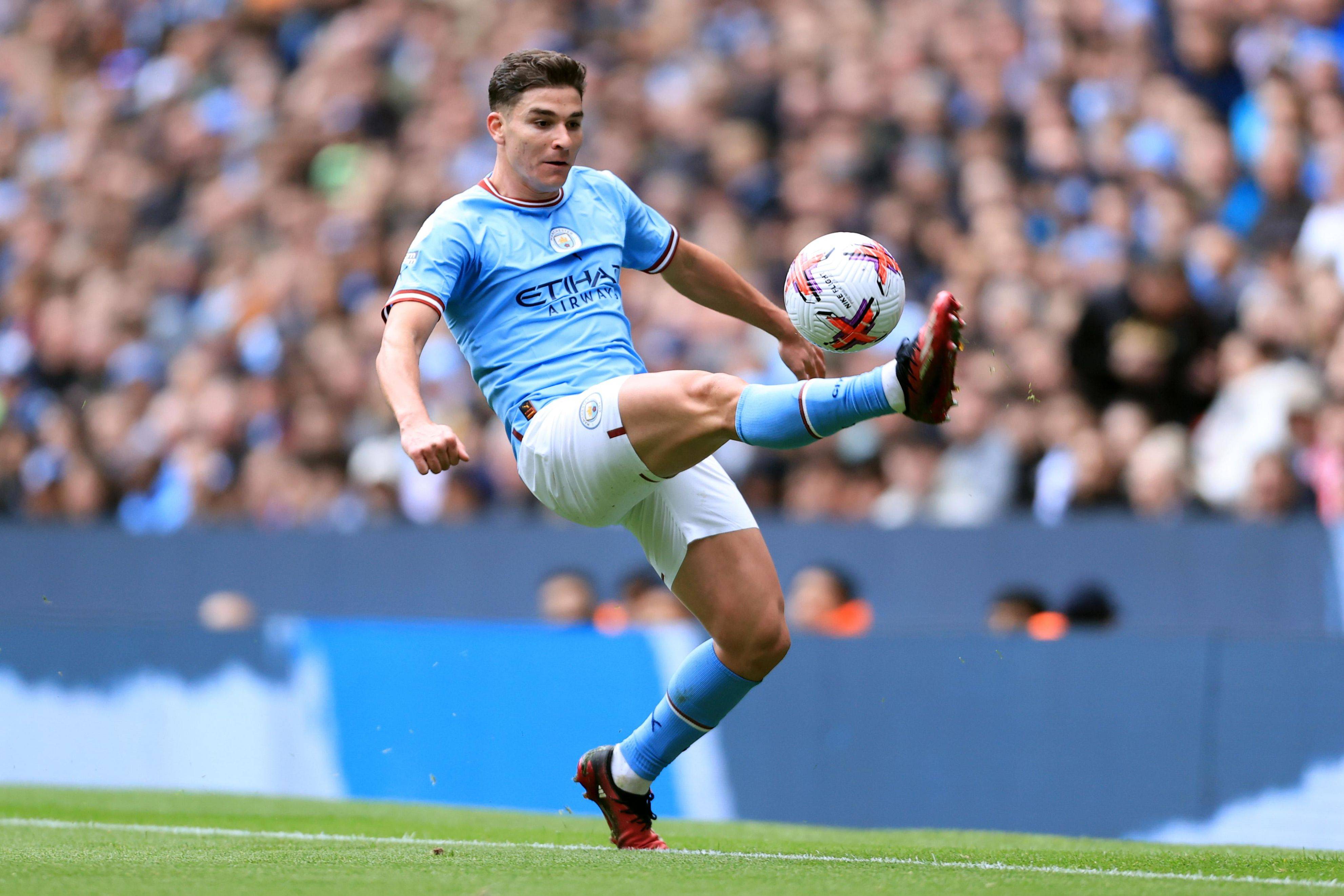 包含马德里竞技前锋在国家队踢破门荒的词条